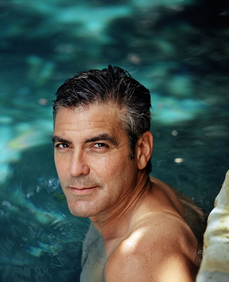 wGeorge_Clooney_Pool
