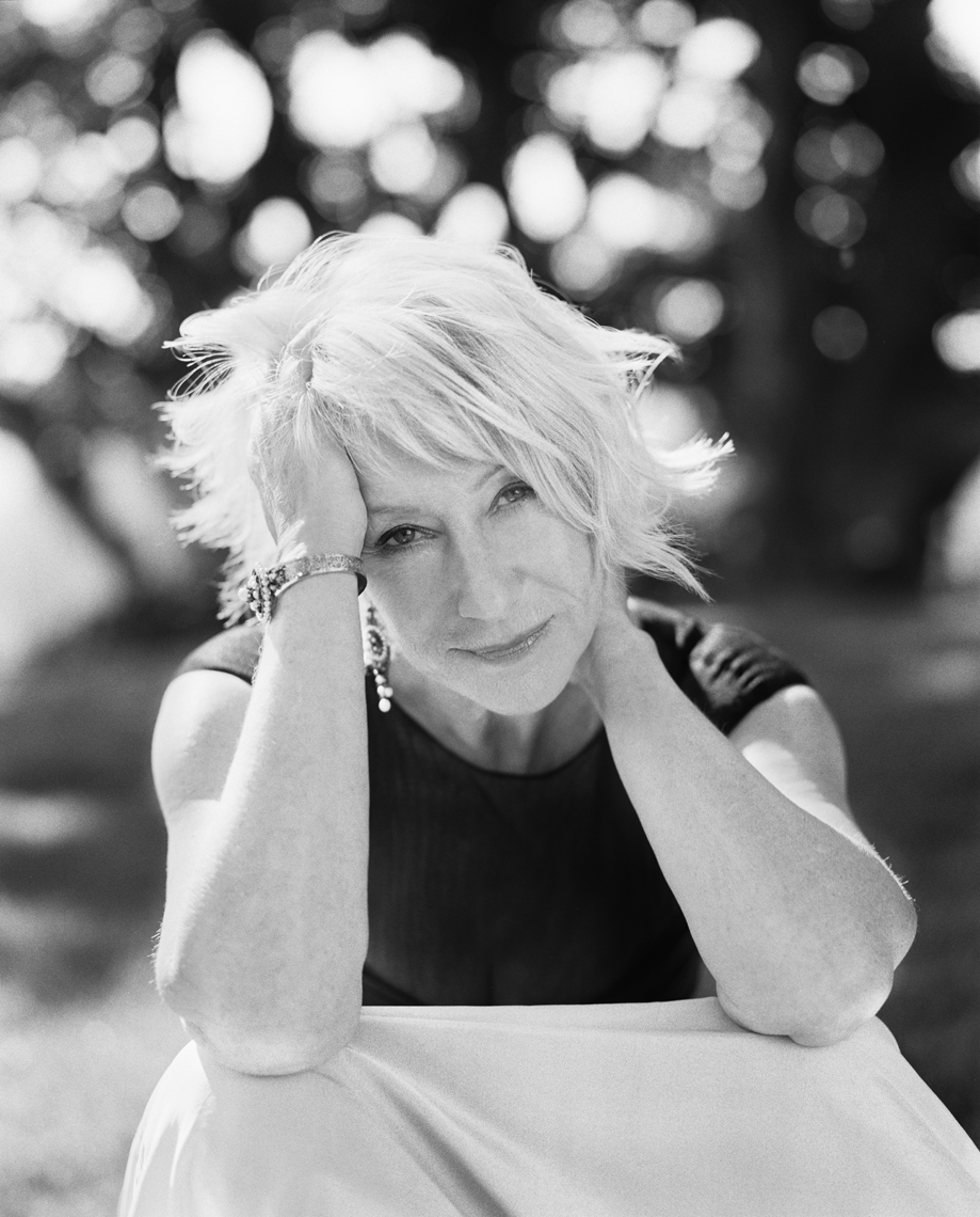 wHelen_Mirren_Portrait_HandsinHair_BW
