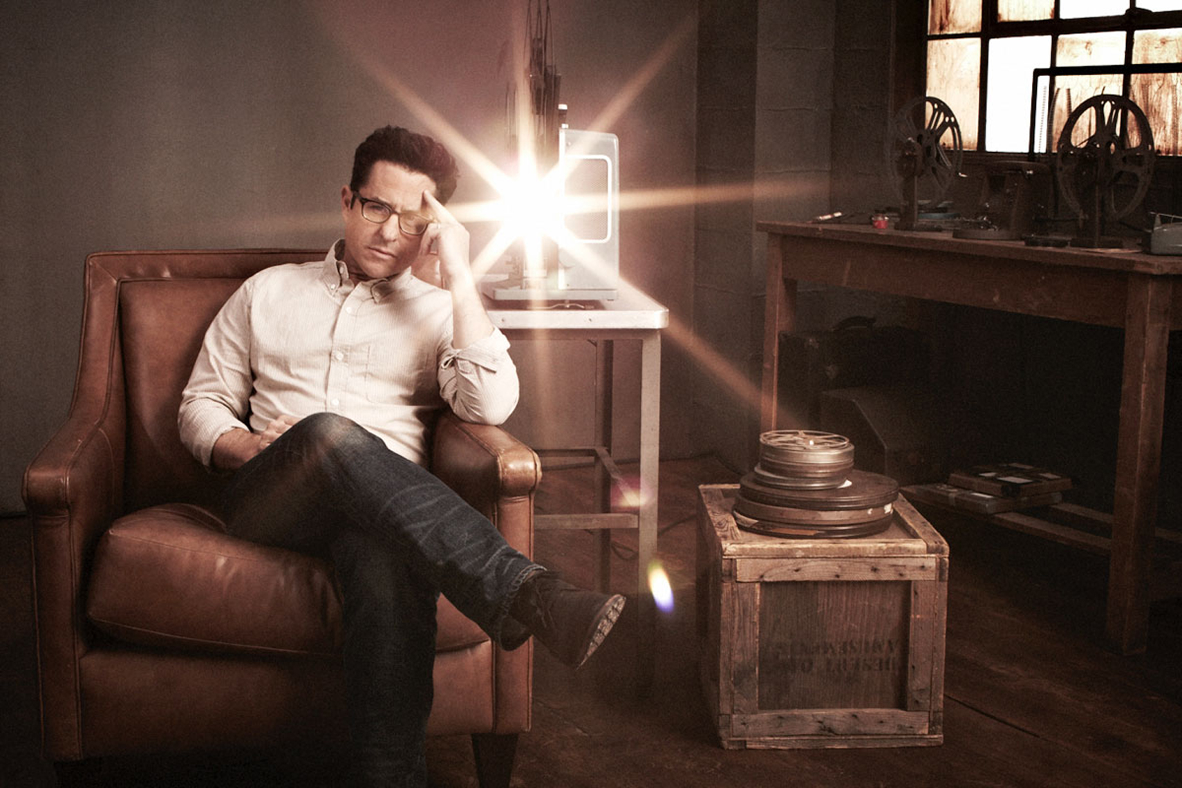 wJJ_Abrams_Sitting_Projector