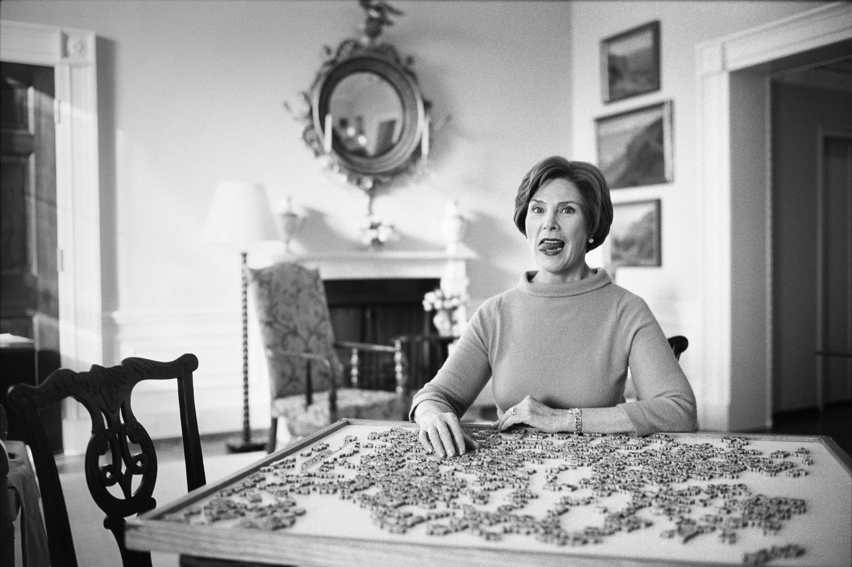 wLaura_Bush_Puzzle_Tongue_BW