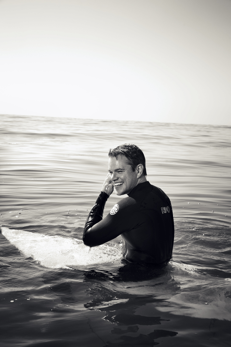wMatt_Damon_Surfing_BW Matt Damon Surfing Surfer Ocean