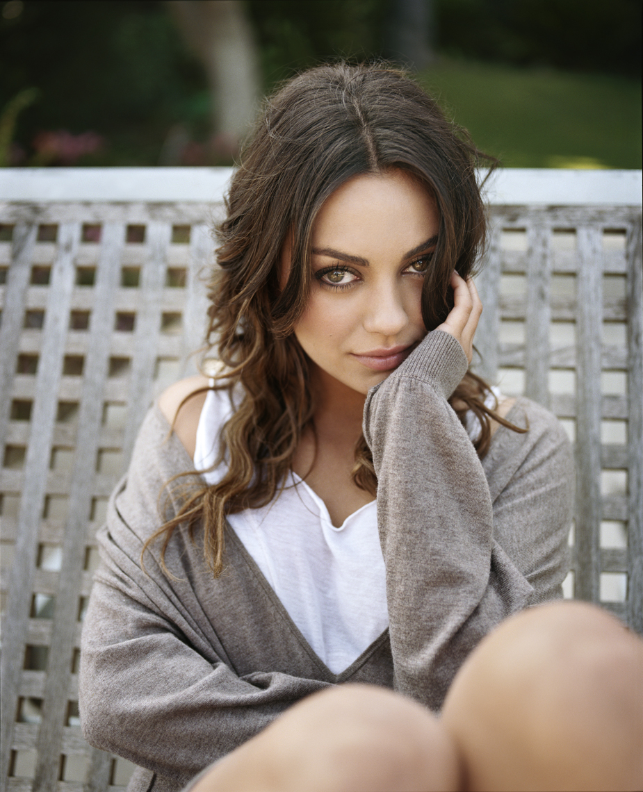 wMila_Kunis_09021_D32_003-1