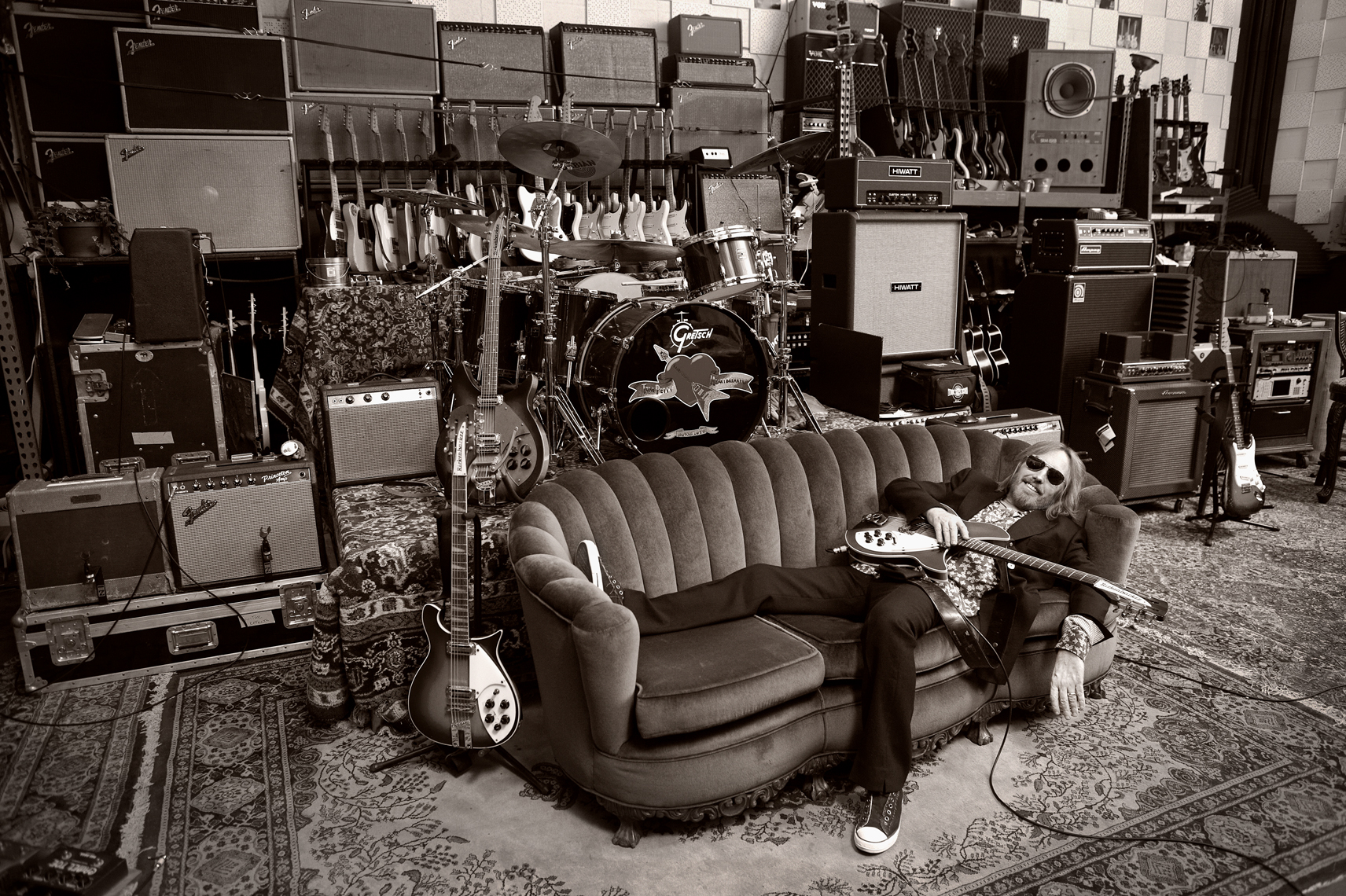 wTom_Petty_Sitting_Couch_101909_234