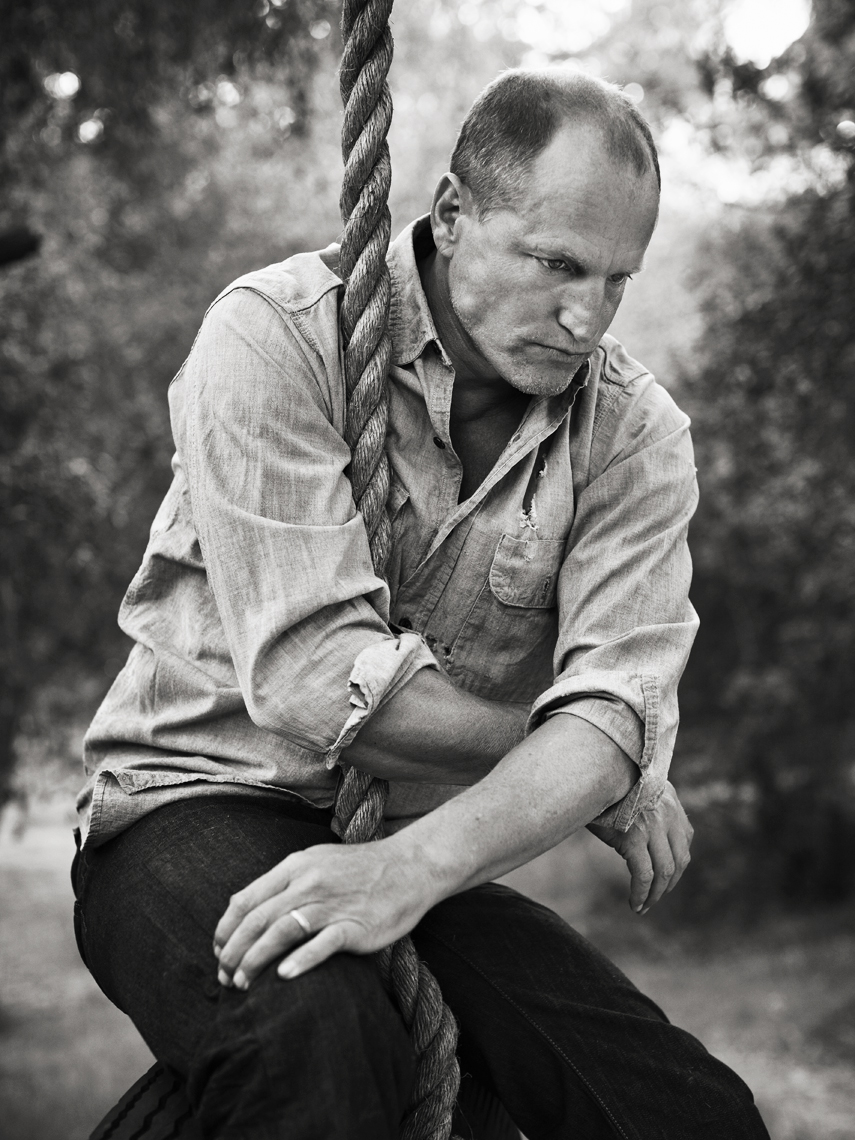 wWoody_Harrelson_Swing_BW